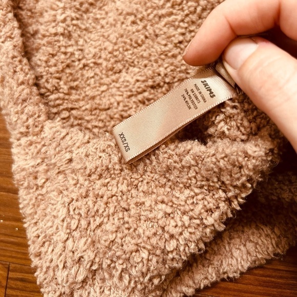 SKIMS Cozy Knit Rose Halter Bra - Picture 6 of 7